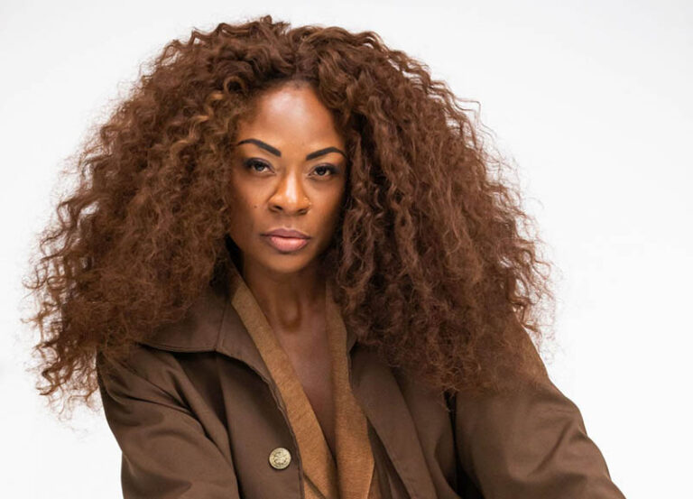 Jully-Black