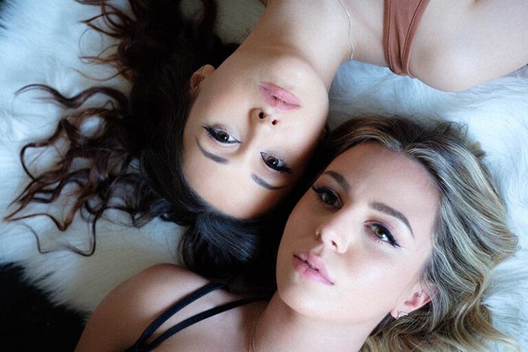 Harlette side op 2-min