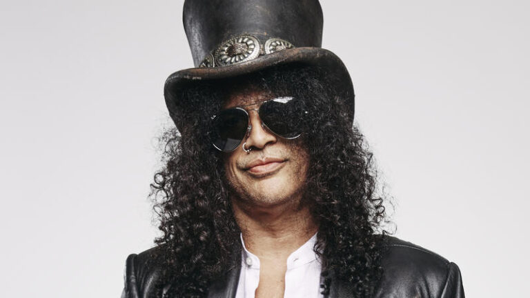 Slash-October-2023-solo-promo-credit-Ross-Halfin